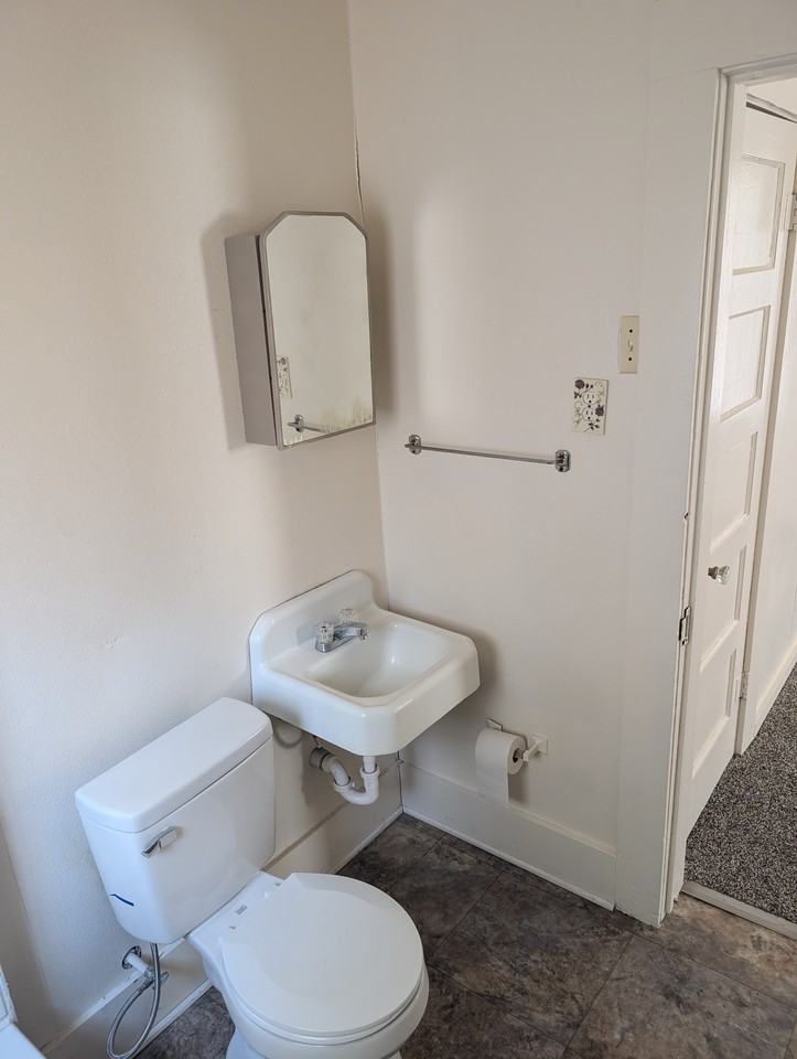 2423 N 20th St #NA - Photo 5 of 9