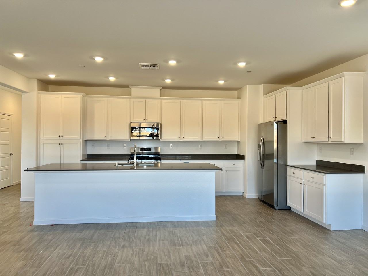 8877 Monroe Dr #NA - Photo 4 of 7