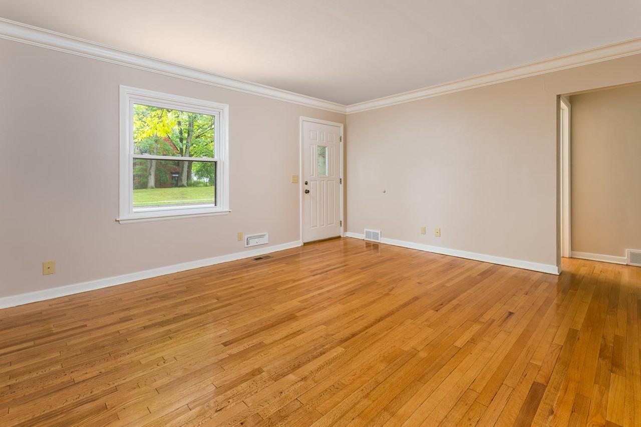 240 Southlawn Ave #NA - Photo 3 of 29