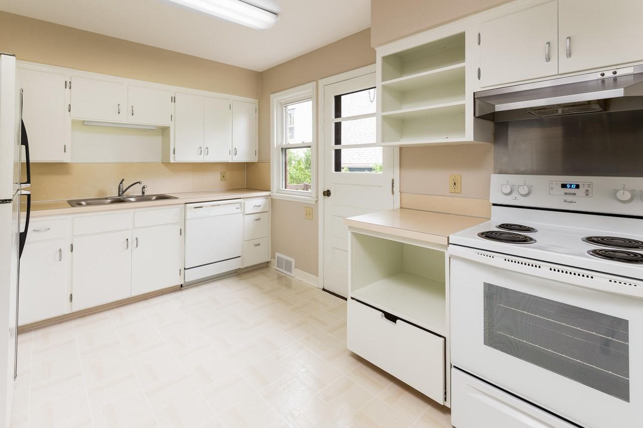 240 Southlawn Ave #NA - Photo 4 of 29