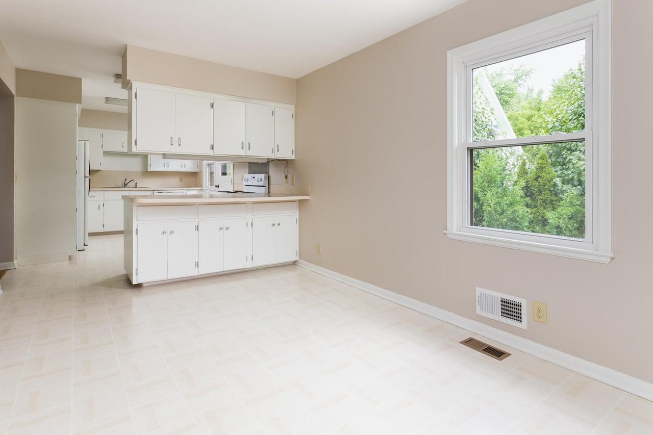 240 Southlawn Ave #NA - Photo 6 of 29