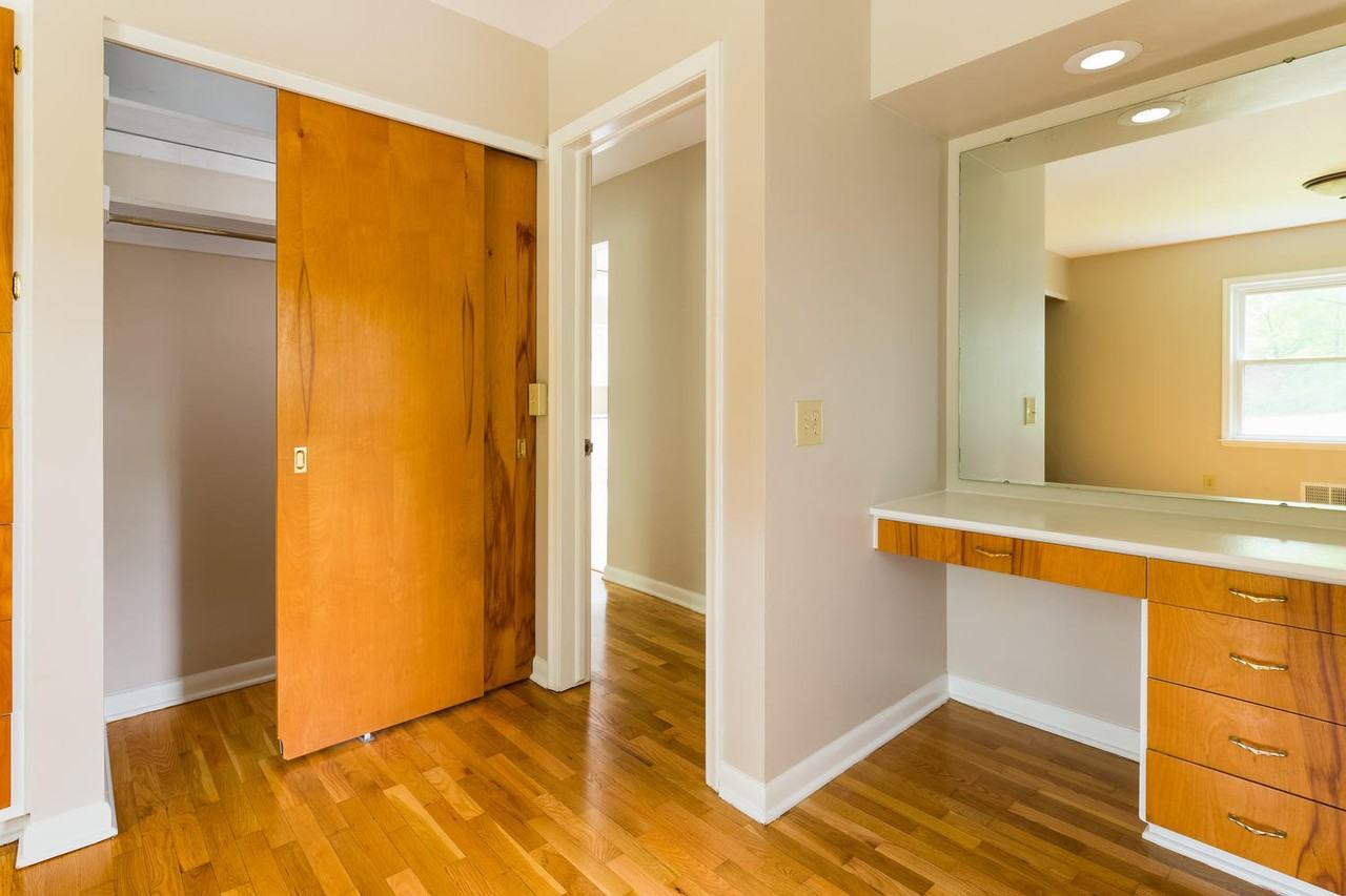 240 Southlawn Ave #NA - Photo 7 of 29