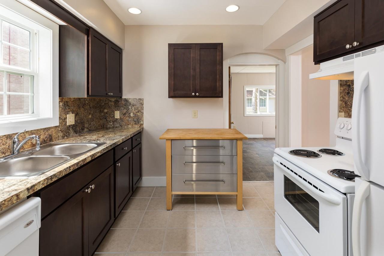 615 W Grand River Ave #NA - Photo 5 of 13