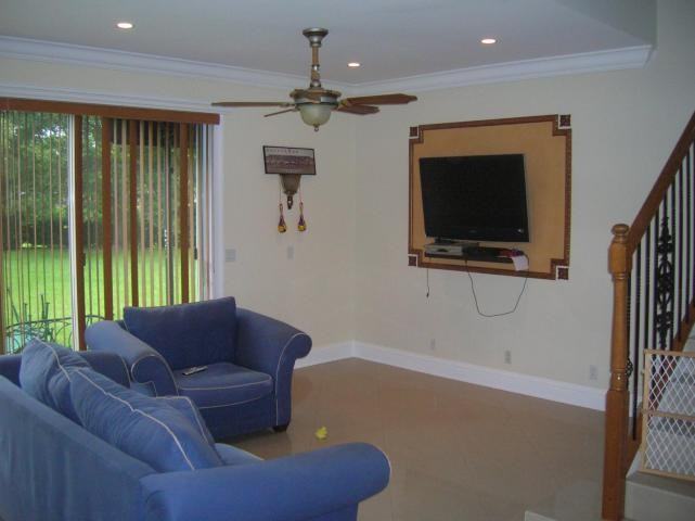 119 Berenger Walk - Photo 3 of 5