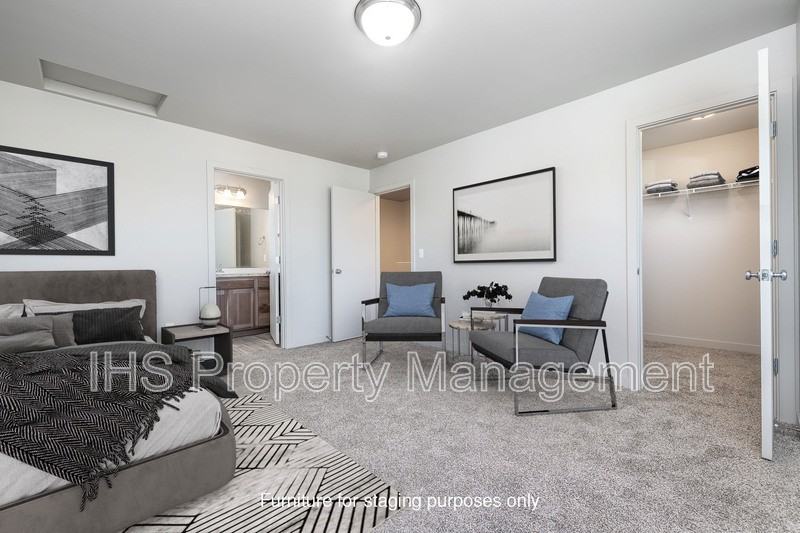 2511 Ronan St #D - Photo 4 of 11