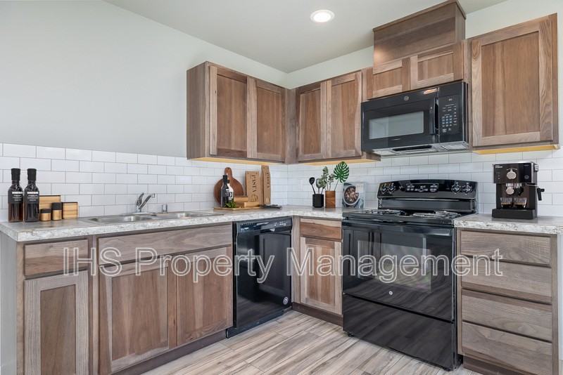2511 Ronan St #D - Photo 5 of 11