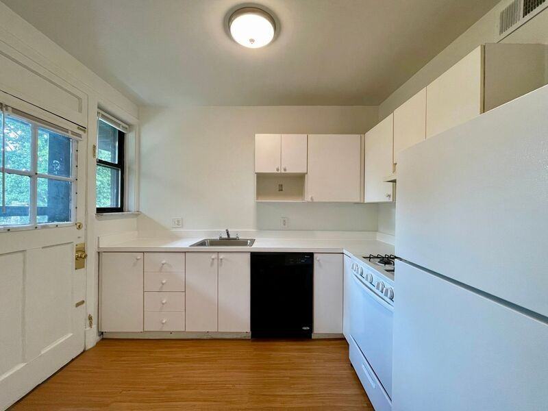 6240 Southwood Ave - Photo 6 of 16
