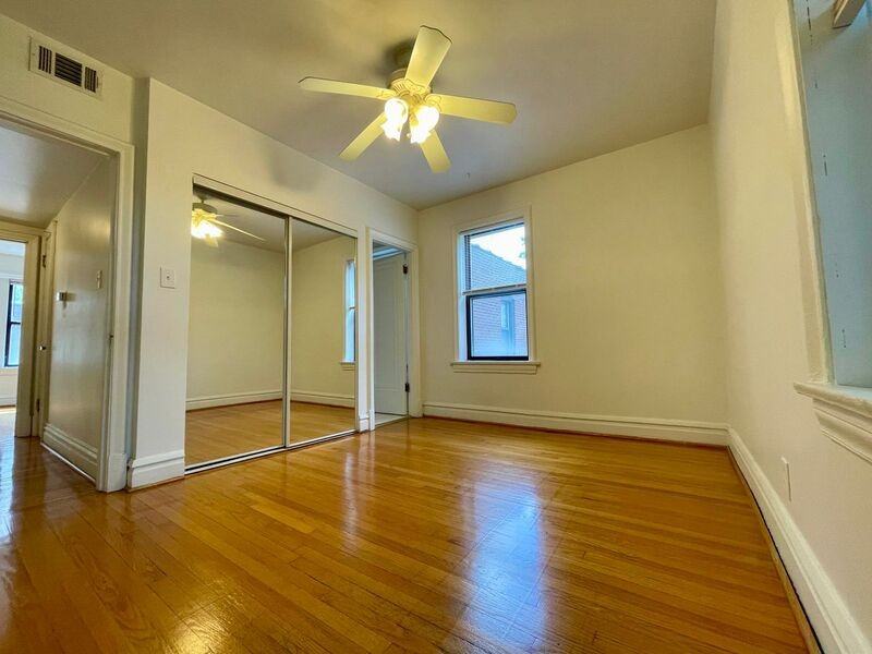 6238 Southwood Ave - Photo 4 of 15