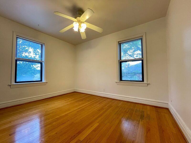 6238 Southwood Ave - Photo 5 of 15