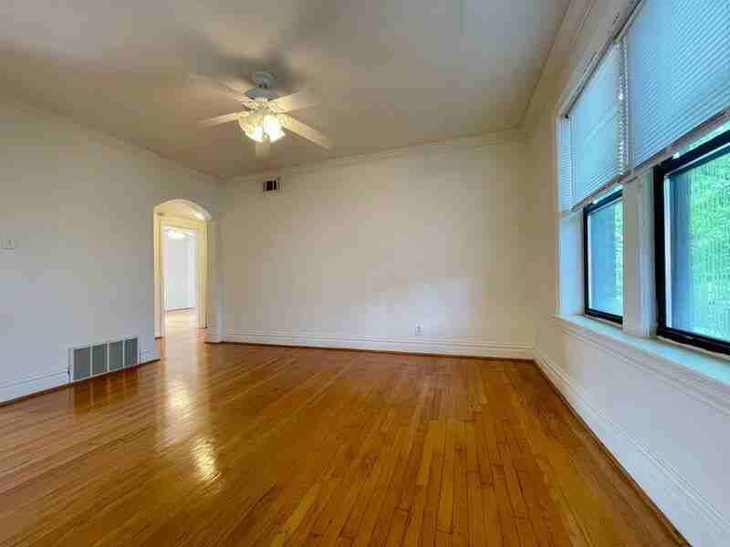 6238 Southwood Ave - Photo 6 of 15