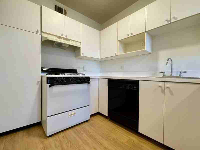 6238 Southwood Ave - Photo 7 of 15