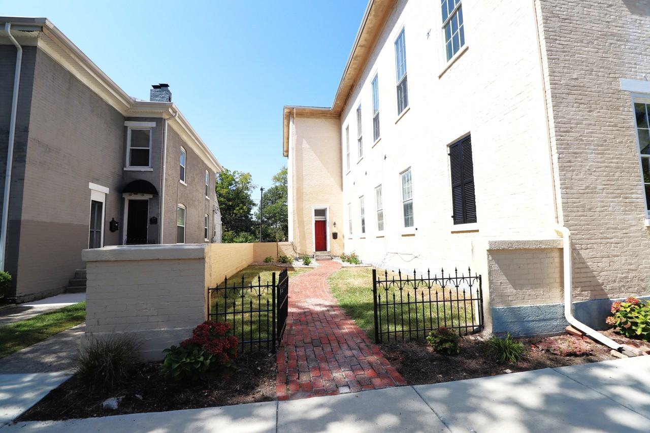 320 S 4Th St - Photo 4 of 6