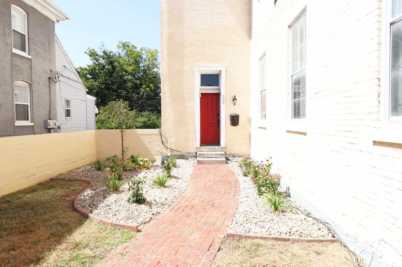 320 S 4Th St - Photo 5 of 6