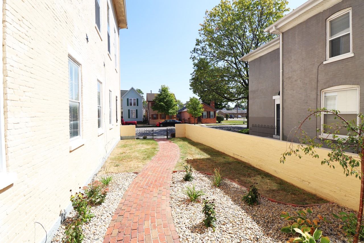 320 S 4Th St - Photo 6 of 6