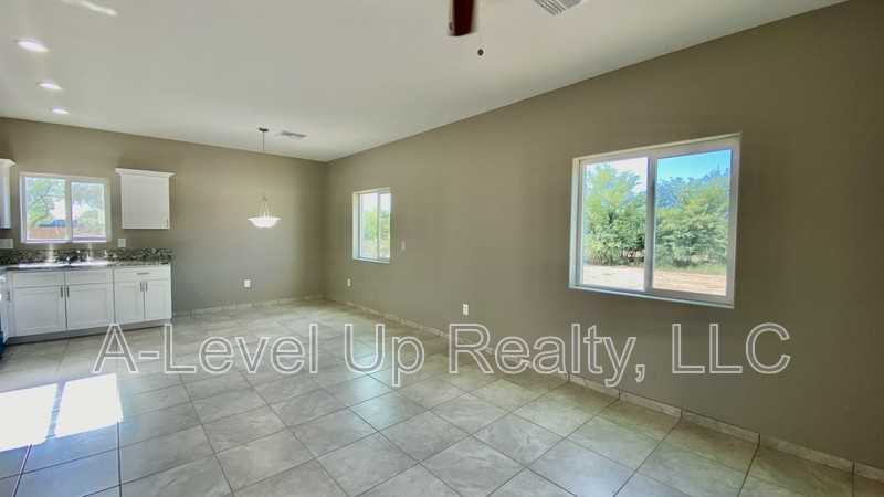 1506 E 28th St #1 - Photo 2 of 30