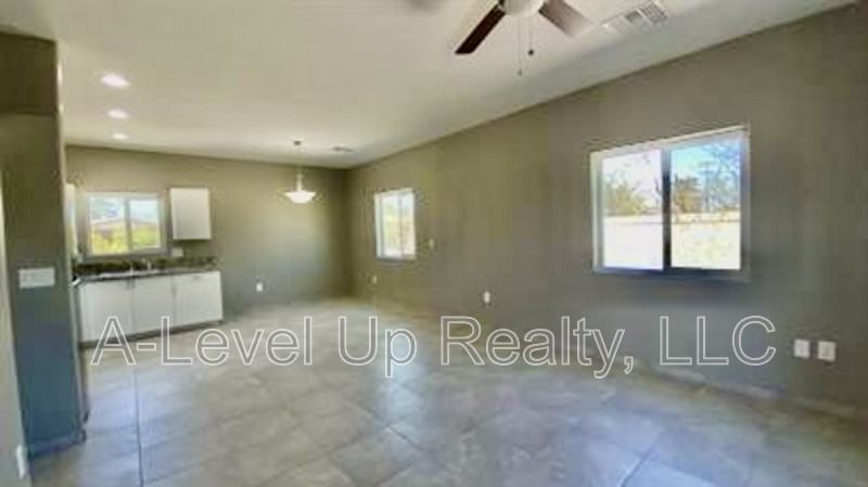 1514 E 28th St #1 - Photo 4 of 24