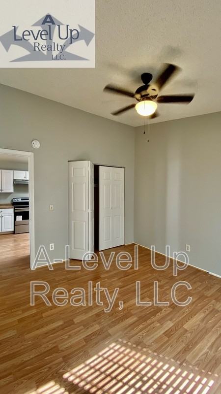 419 E Thoroughbred St - Photo 6 of 16