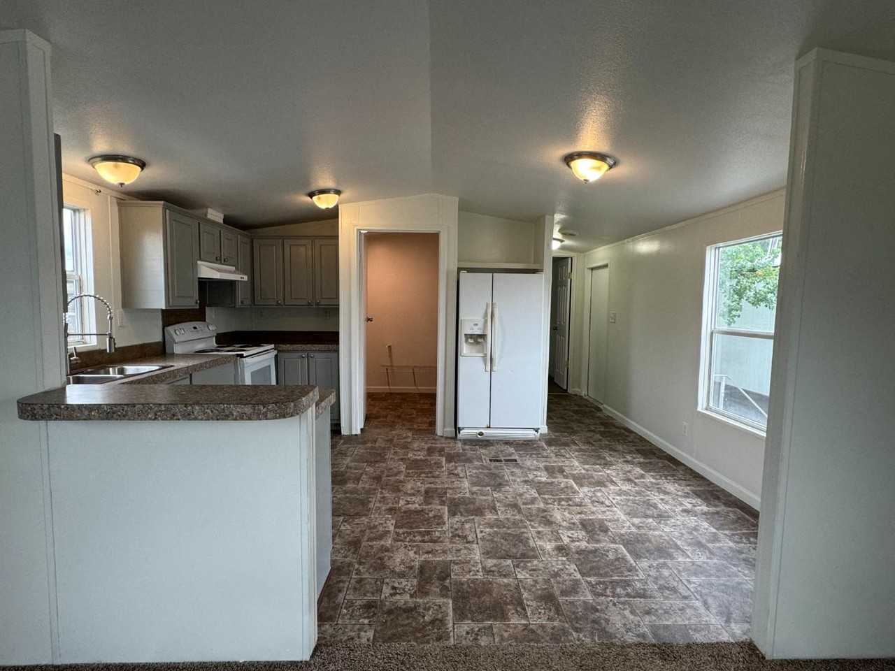 2432 W Austin St - Photo 3 of 10