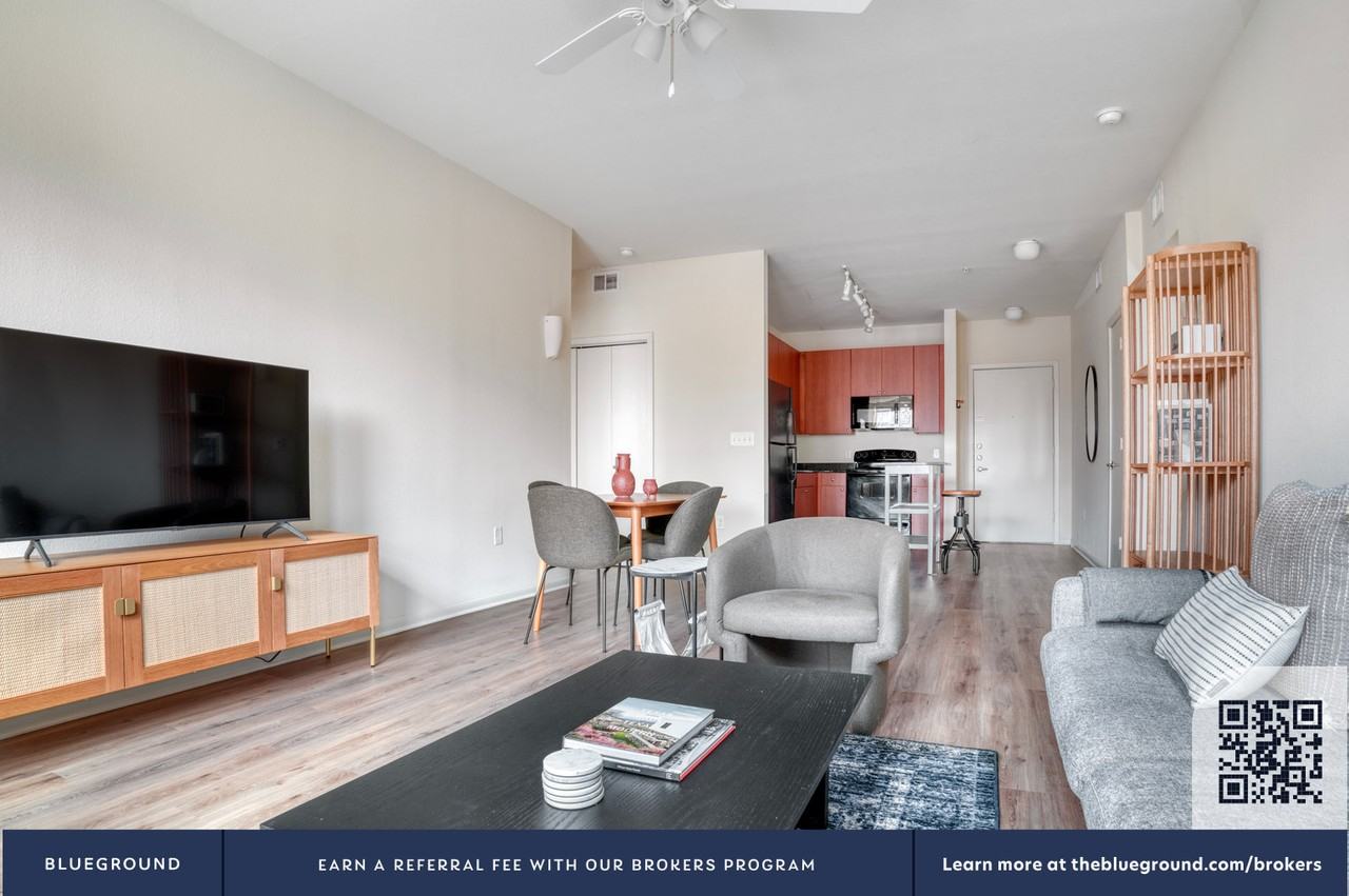 3210 Esperanza Crossing - Photo 4 of 42