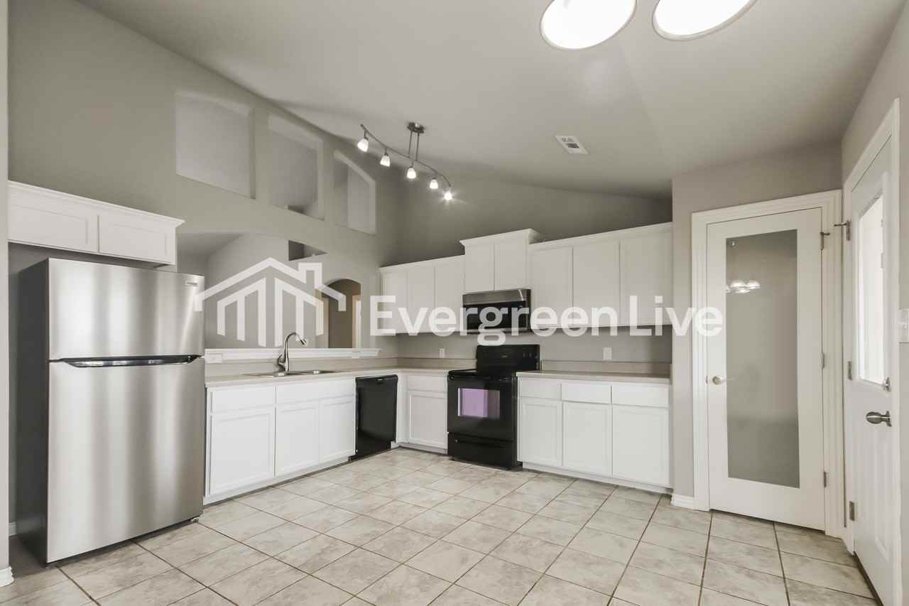 1111 Division St - Photo 6 of 15