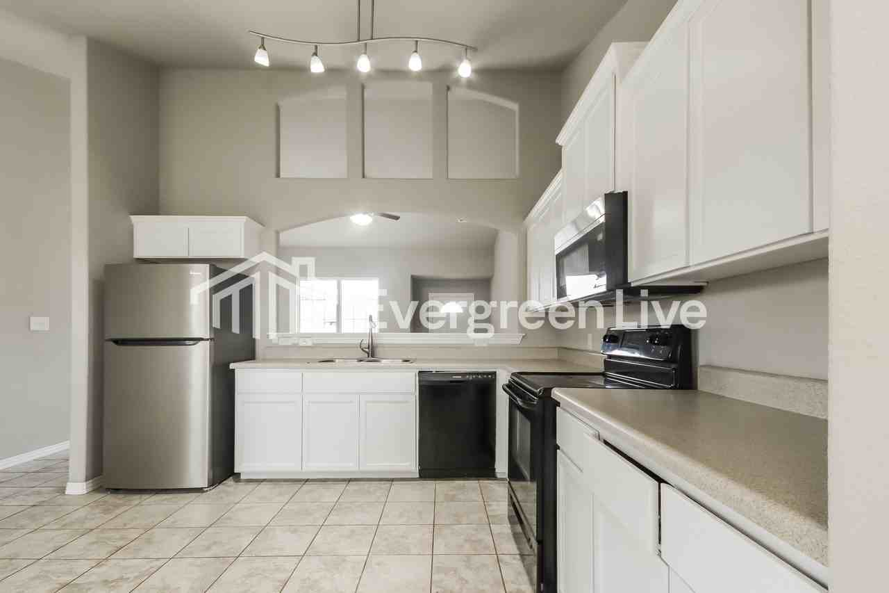 1111 Division St - Photo 7 of 15
