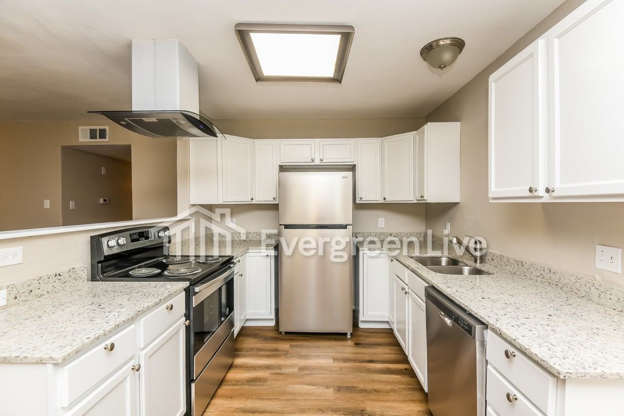 908 Sugar Plum Ln - Photo 2 of 20