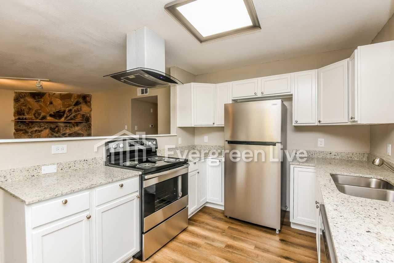 908 Sugar Plum Ln - Photo 3 of 20