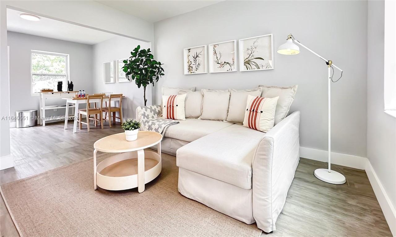 528 Southwest 4 Avenue - Photo 3 of 9