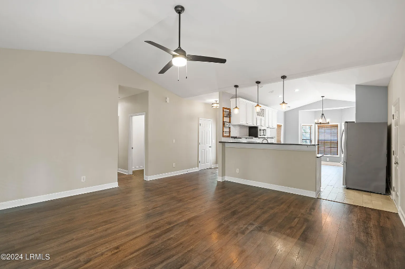 5 Sheppard Rd W - Photo 3 of 19