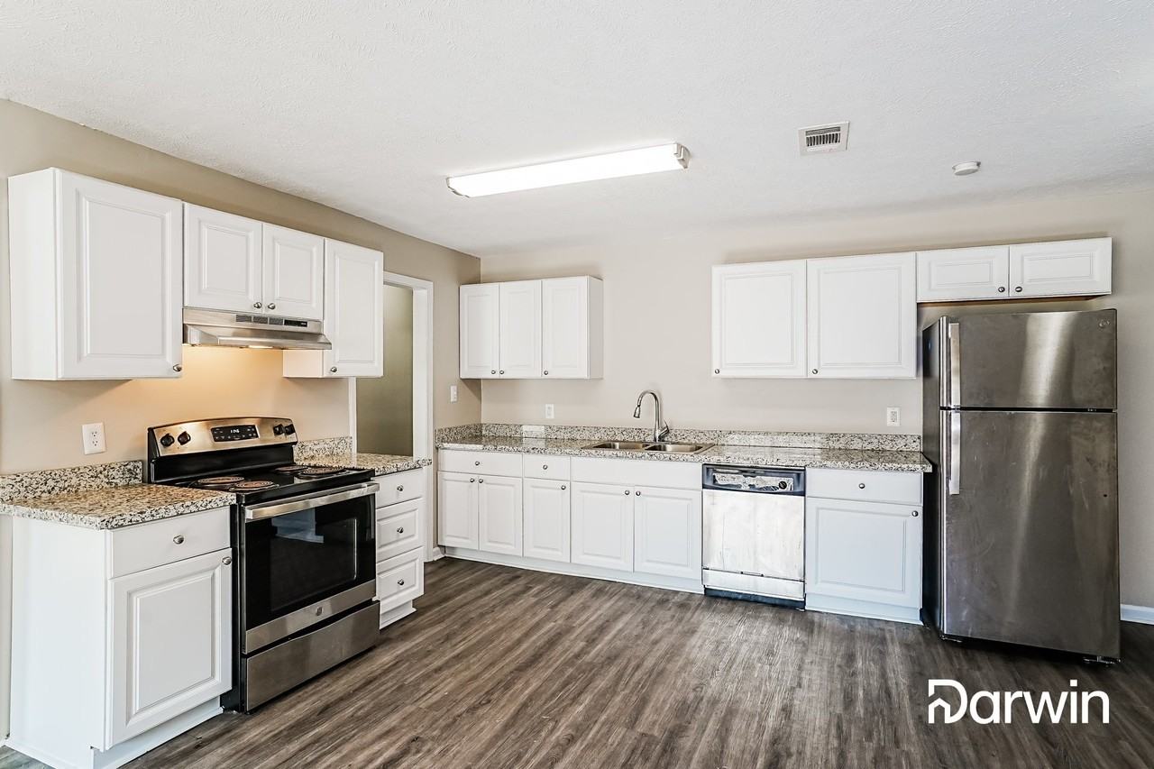 1504 Rosemont Cir - Photo 2 of 15