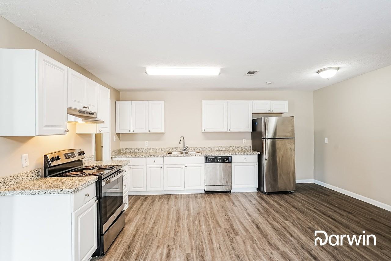 1504 Rosemont Cir - Photo 3 of 15