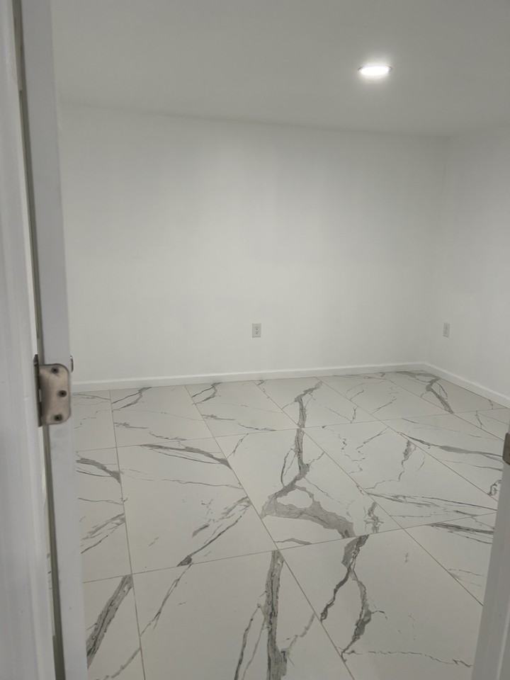 21014 Hollis Ave #1B - Photo 2 of 8