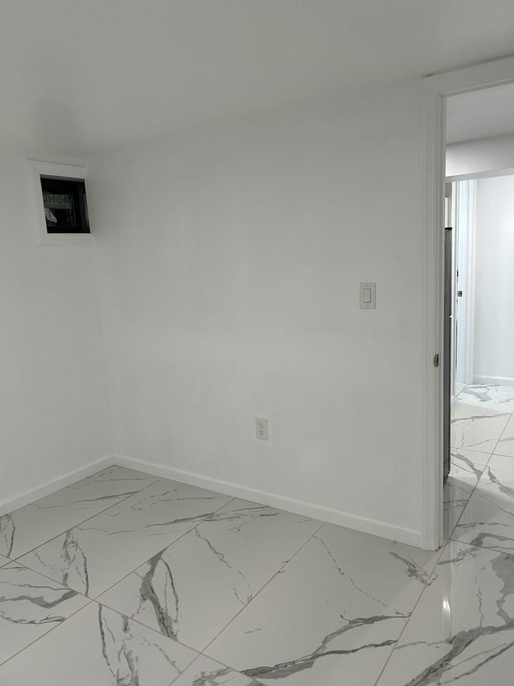 21014 Hollis Ave #1B - Photo 3 of 8