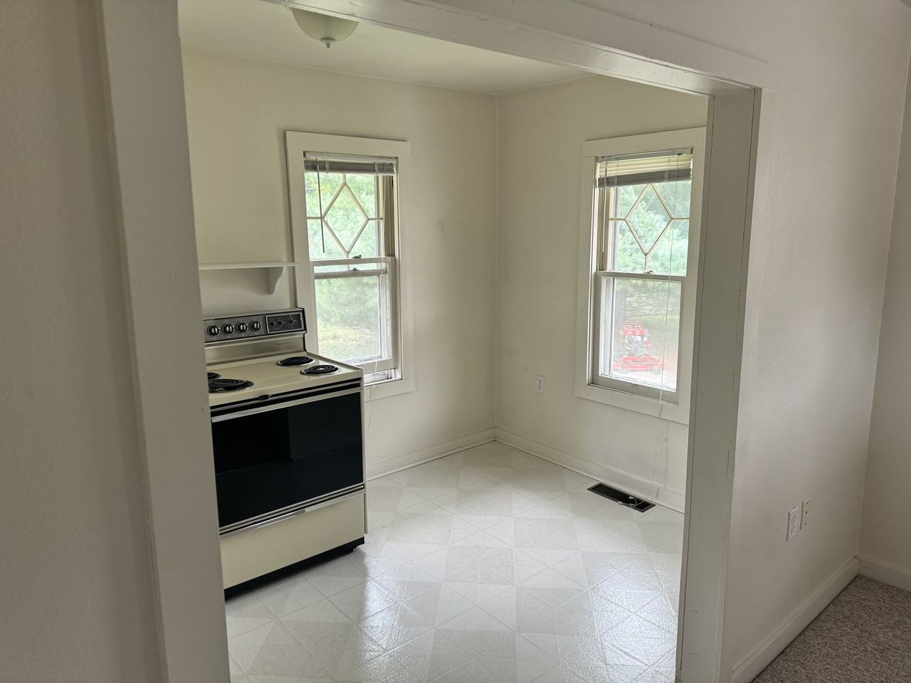 225 N Hazel Ave - Photo 2 of 7