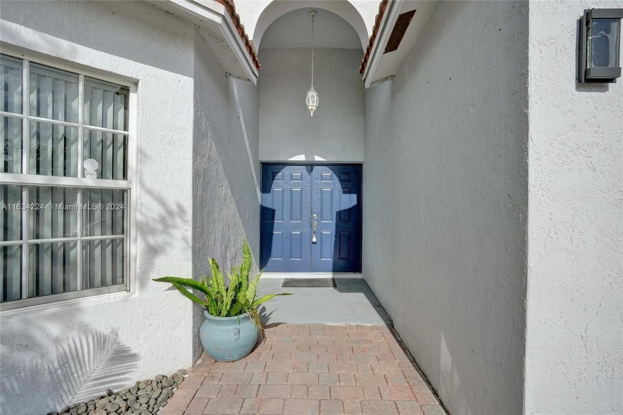 601 Nw 19th Ave #NA - Photo 3 of 32