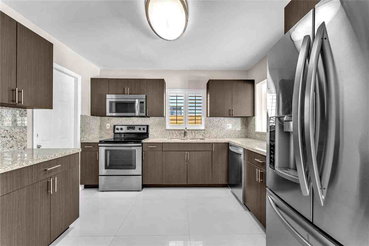 6911 Sw 83rd Ct #NA - Photo 3 of 10