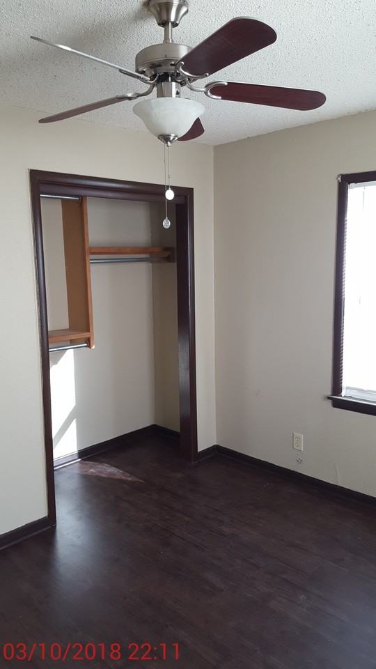 S Summit St #926 - Photo 5 of 17