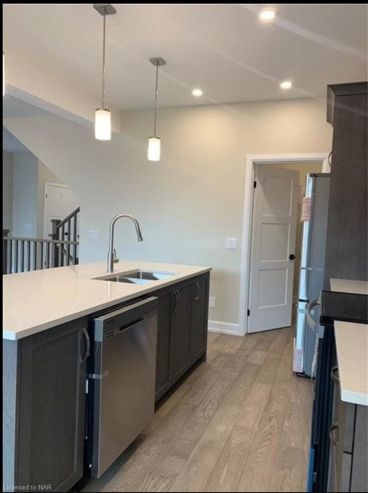 3911 Mitchell Crescent - Photo 3 of 16