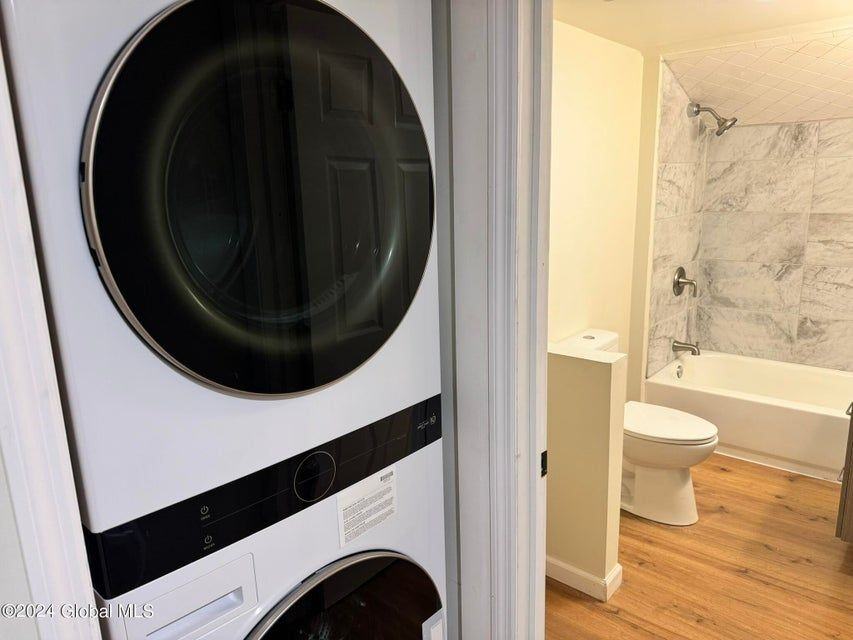 21 Van Heusen St - Photo 2 of 6