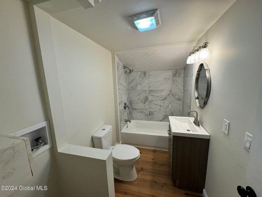 21 Van Heusen St - Photo 3 of 6