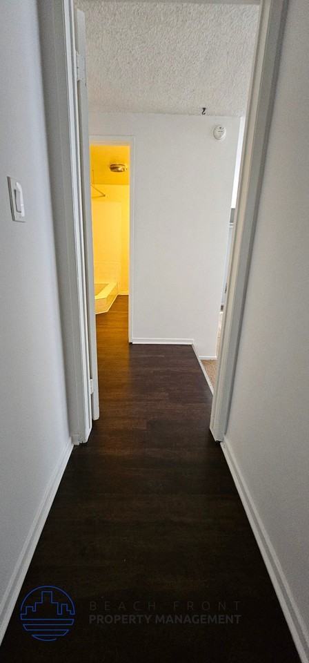 200 W. Arbor Vitae St. - Photo 4 of 23