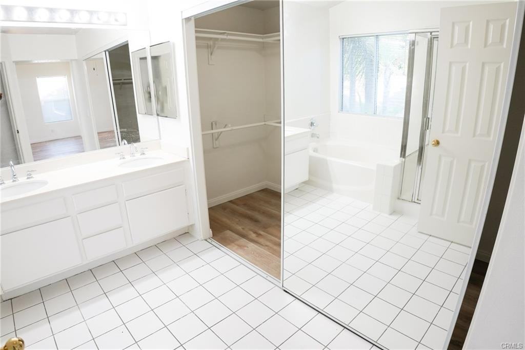 77 Carriage Dr - Photo 2 of 8