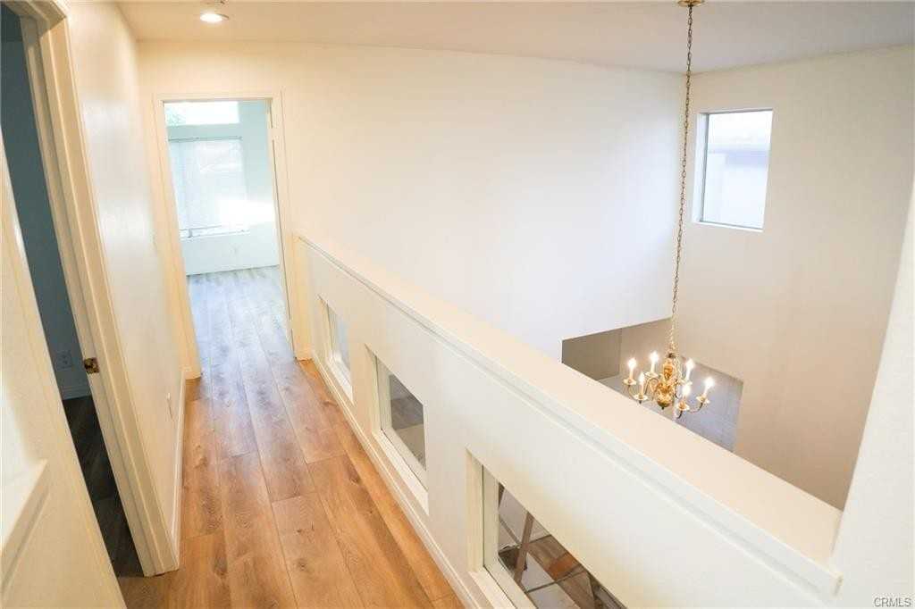 77 Carriage Dr - Photo 3 of 8