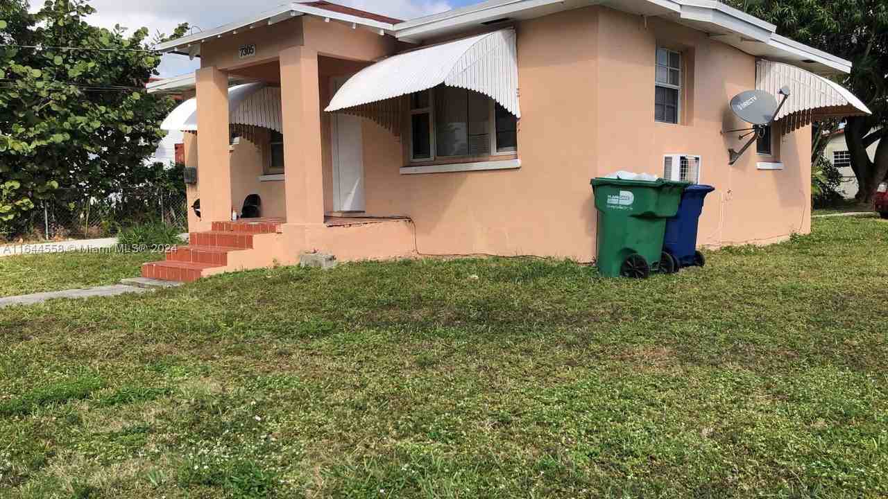 7305 Nw 17th Ct #C - Photo 3 of 8