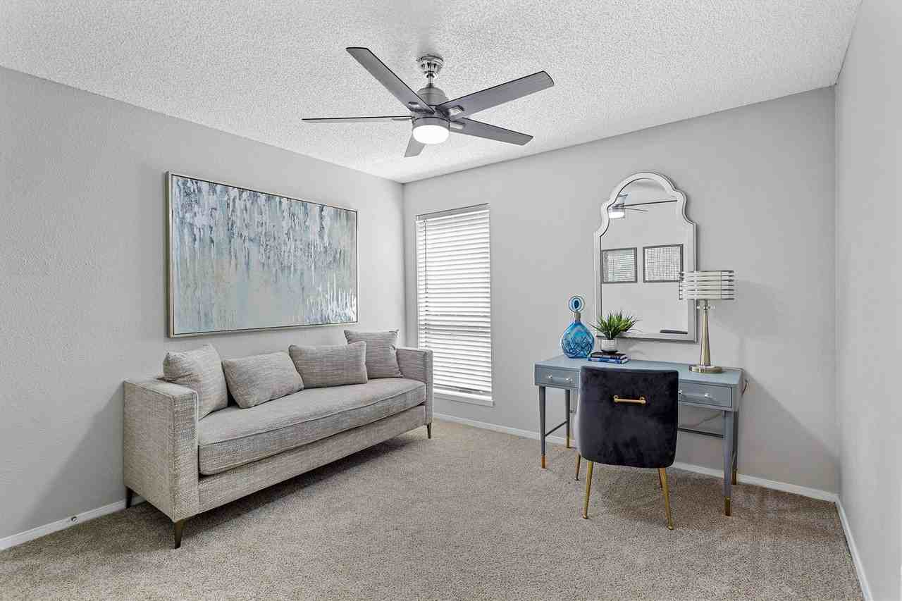 Penn Station - Photo 4 of 44