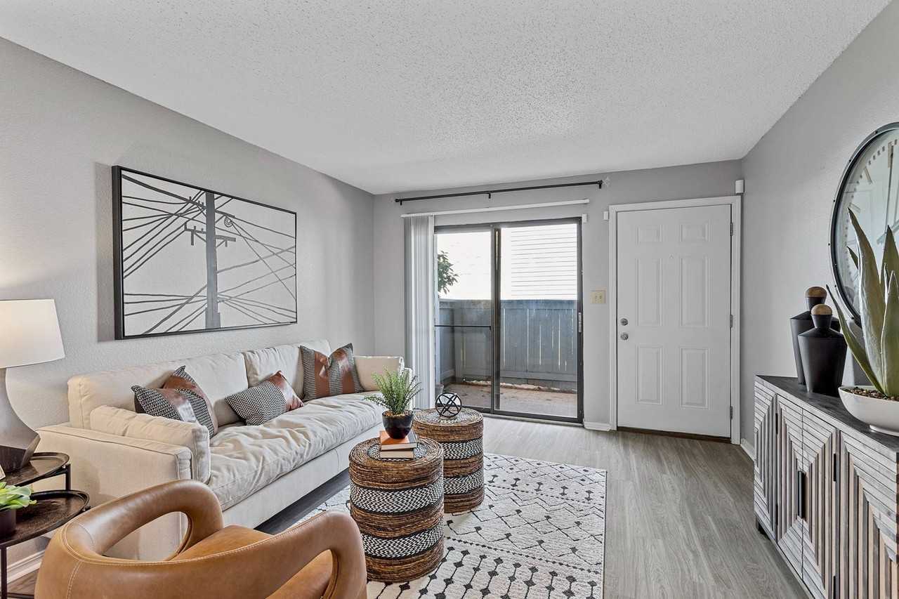 Raindance - Photo 4 of 46