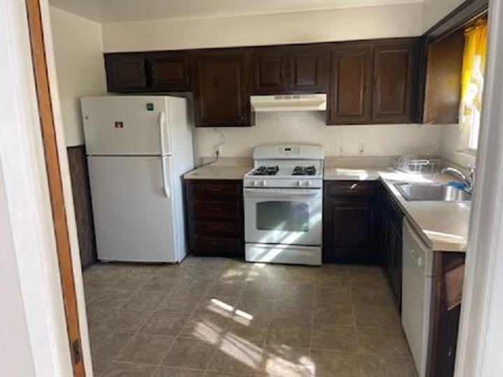 80 Slocum Ave - Photo 2 of 11