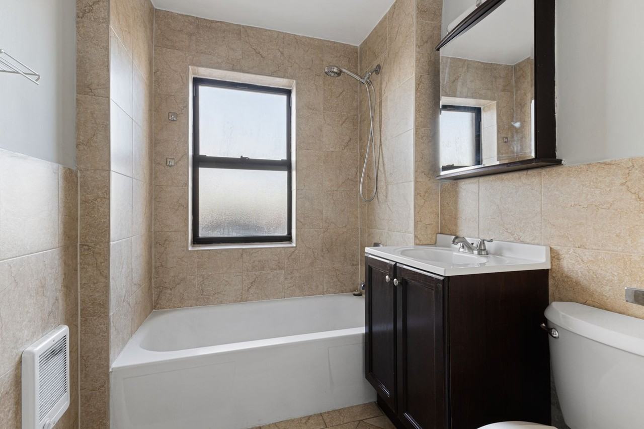 The Legacy HB at Clarendon Park - Photo 6 of 15