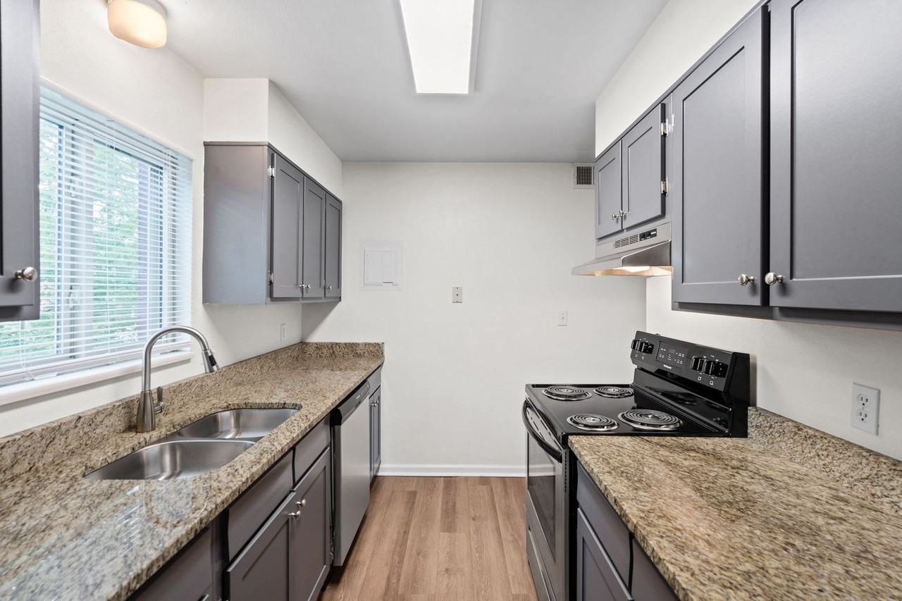 Lakemont Apartments - Photo 4 of 50