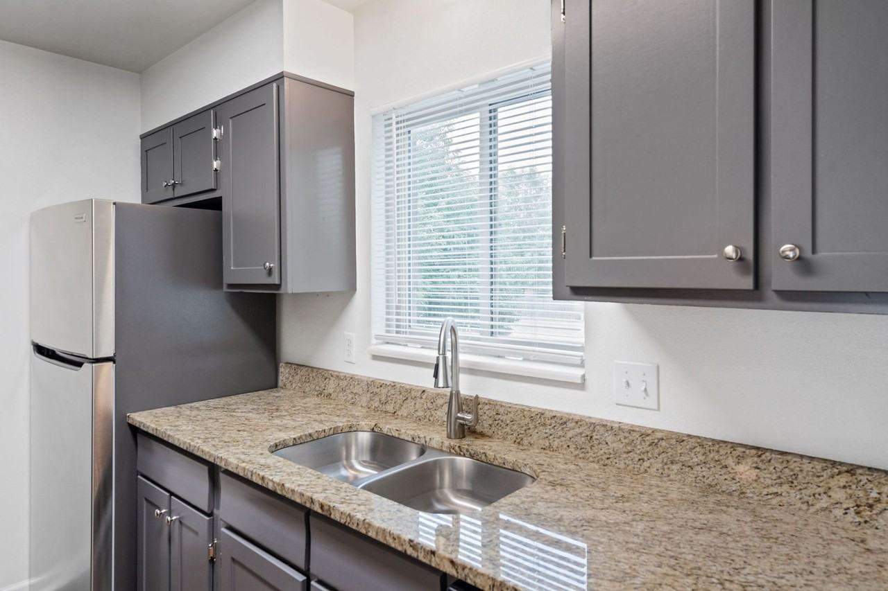 Lakemont Apartments - Photo 5 of 50